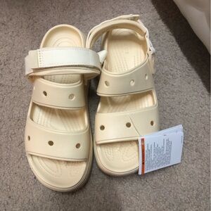 Classic Crocs Xscape Hiker sandal in Vanilla 6 women’s